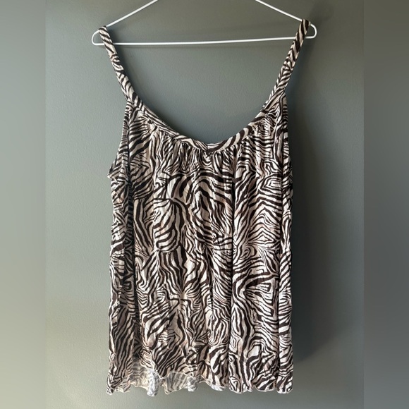 Jules + James size Large zebra black and crème patterned tank top, loose flowy - Picture 3 of 4